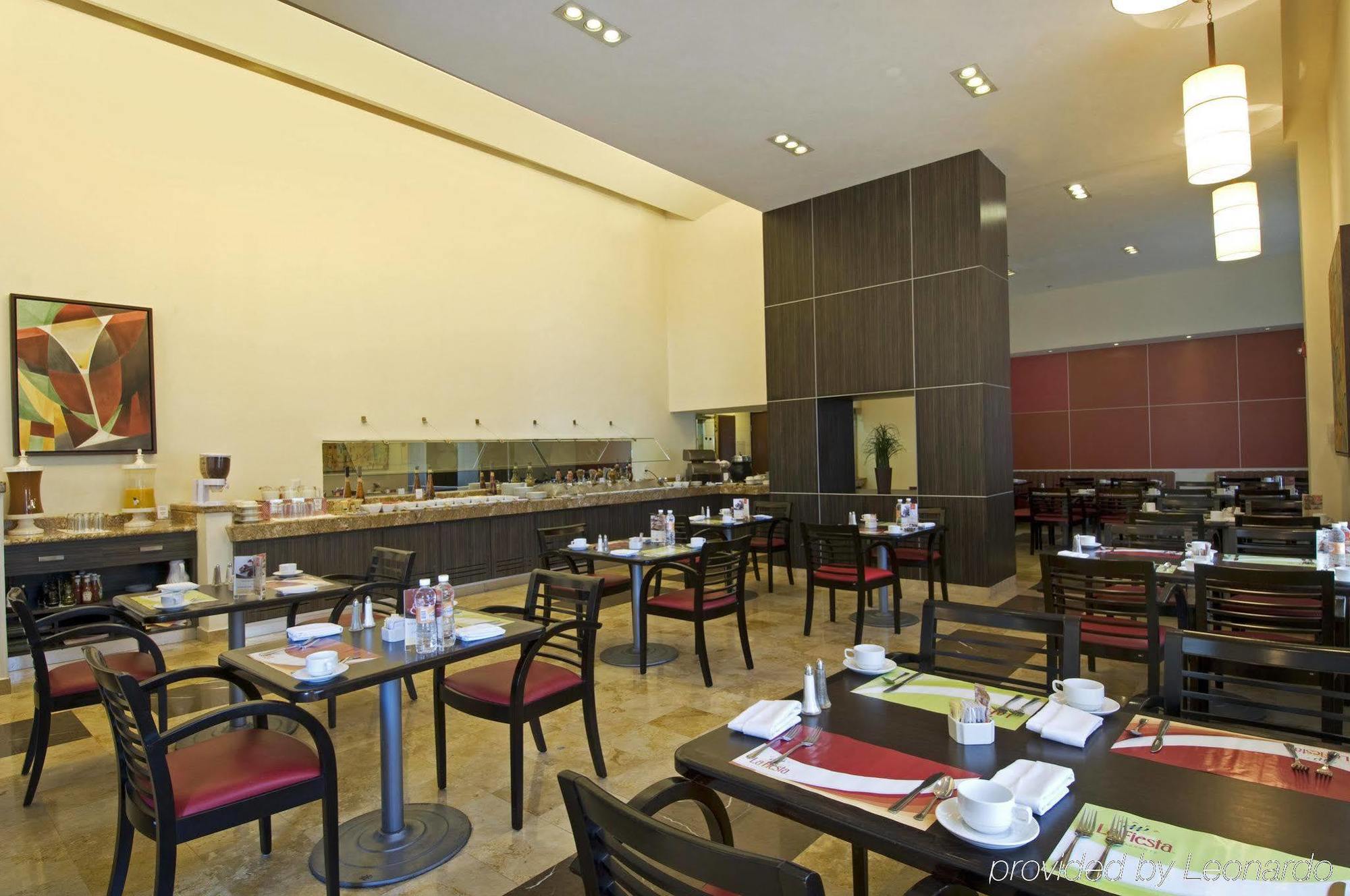 Fiesta Inn Express Ciudad Obregón Restaurace fotografie